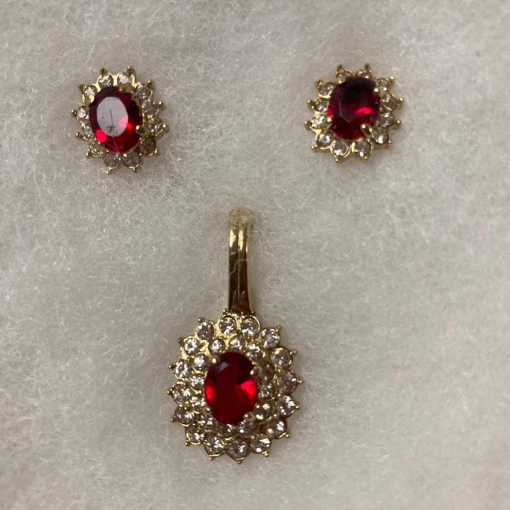 Red crystal  pendant and earrings
